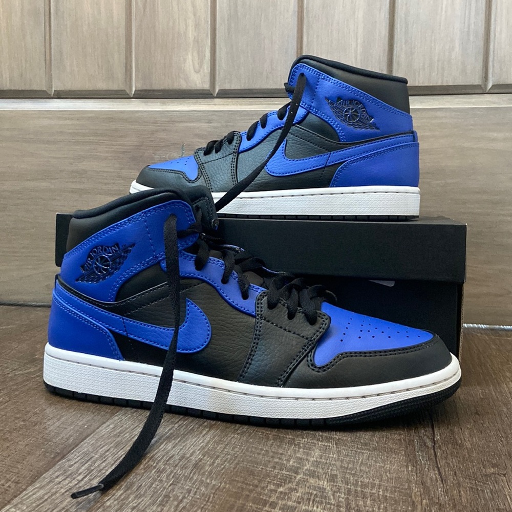 Jordan 1 Mid Hyper Royal Tumbled Leather